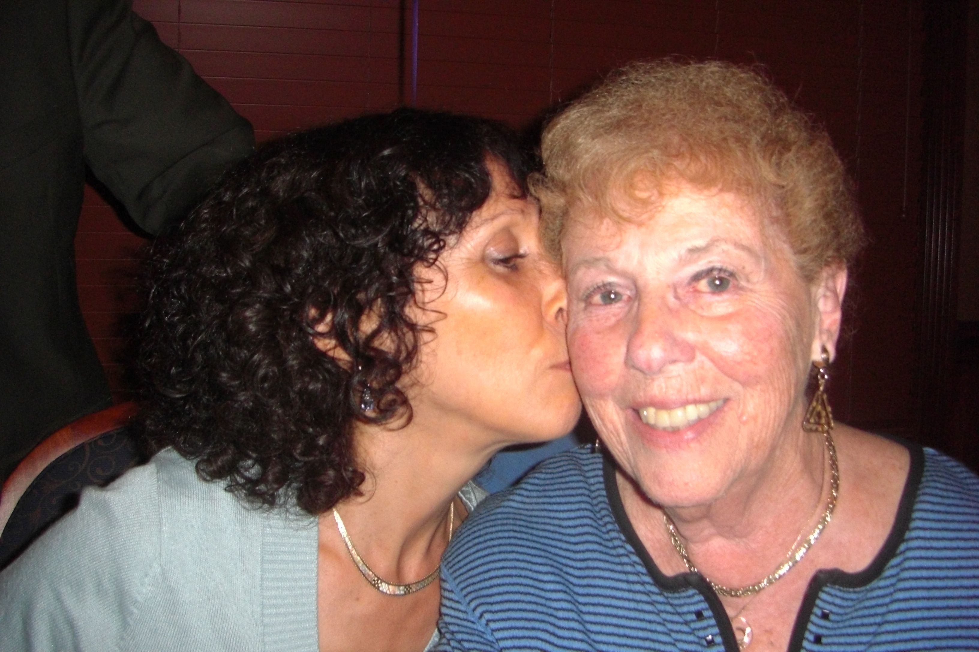 Joan kissing Winnie.JPG